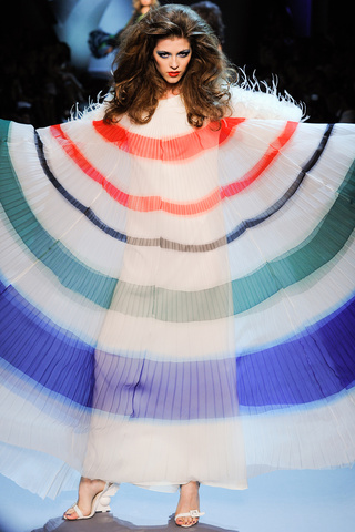 christian_dior___pasarela_150701294_320x480