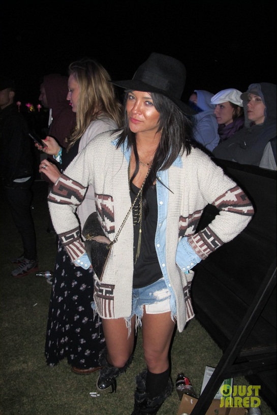 lily-collins-coachella-teresa-palmer-03