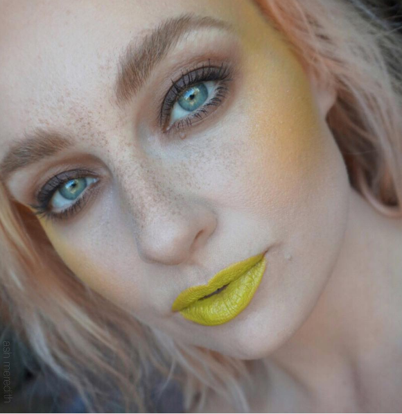 Tendencia colorete amarillo 