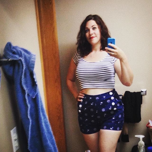 mujeres con crop tops