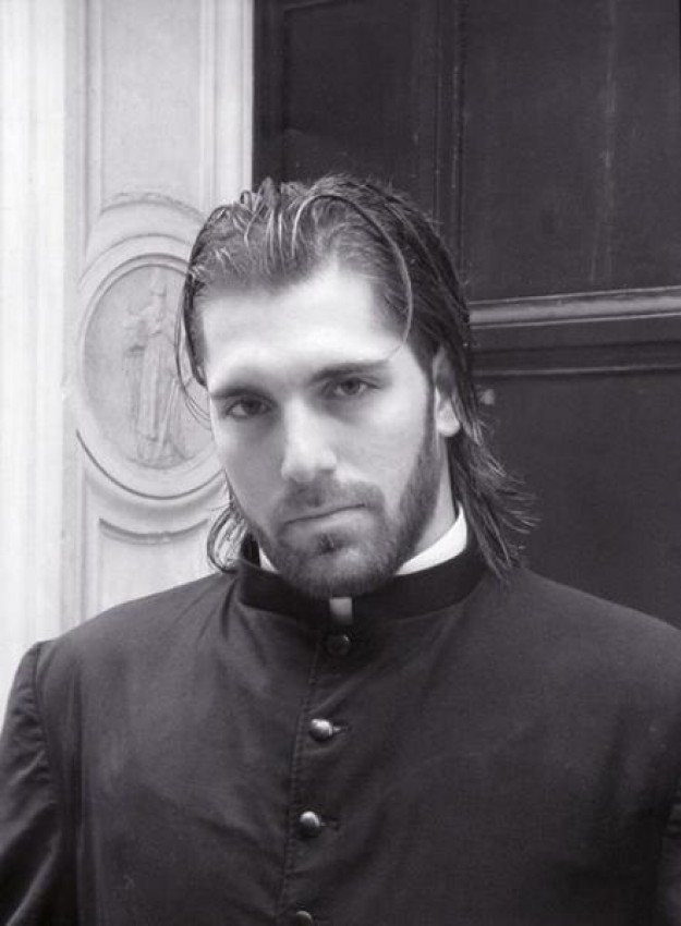 Los curas más guapos y sexis