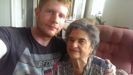 Mi abuelita la escort