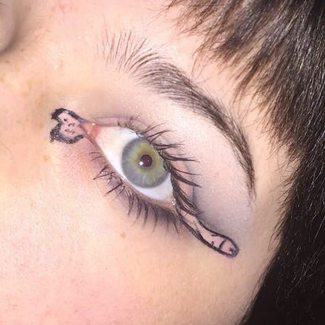 Delinear el ojo en forma de pene