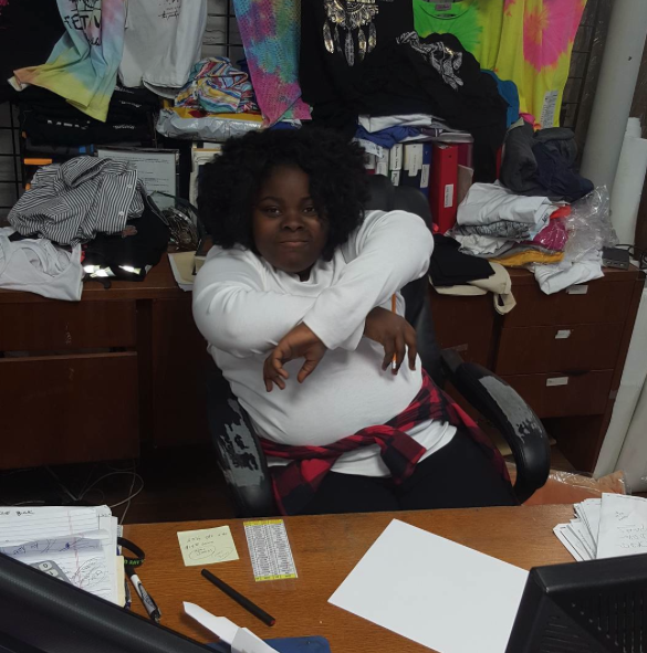 Ify, diseñadora de tallas grandes de 10 años