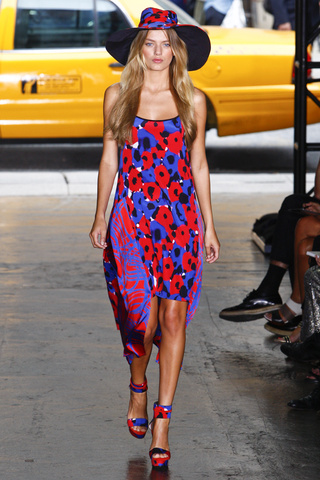 dkny___pasarela_529126367_320x480