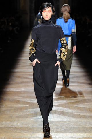 dries_van_noten___pasarela_234544883_320x480