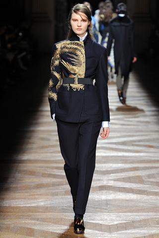 dries_van_noten___pasarela_559833997_320x480