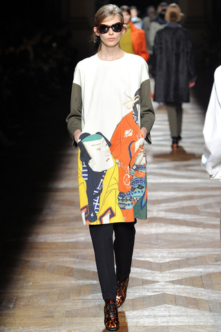 dries_van_noten___pasarela_565649441_320x480