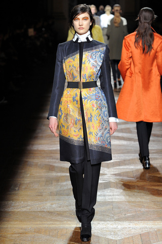 dries_van_noten___pasarela_658996204_320x480