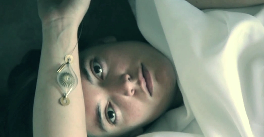 Joyas que producen energía con tu sangre