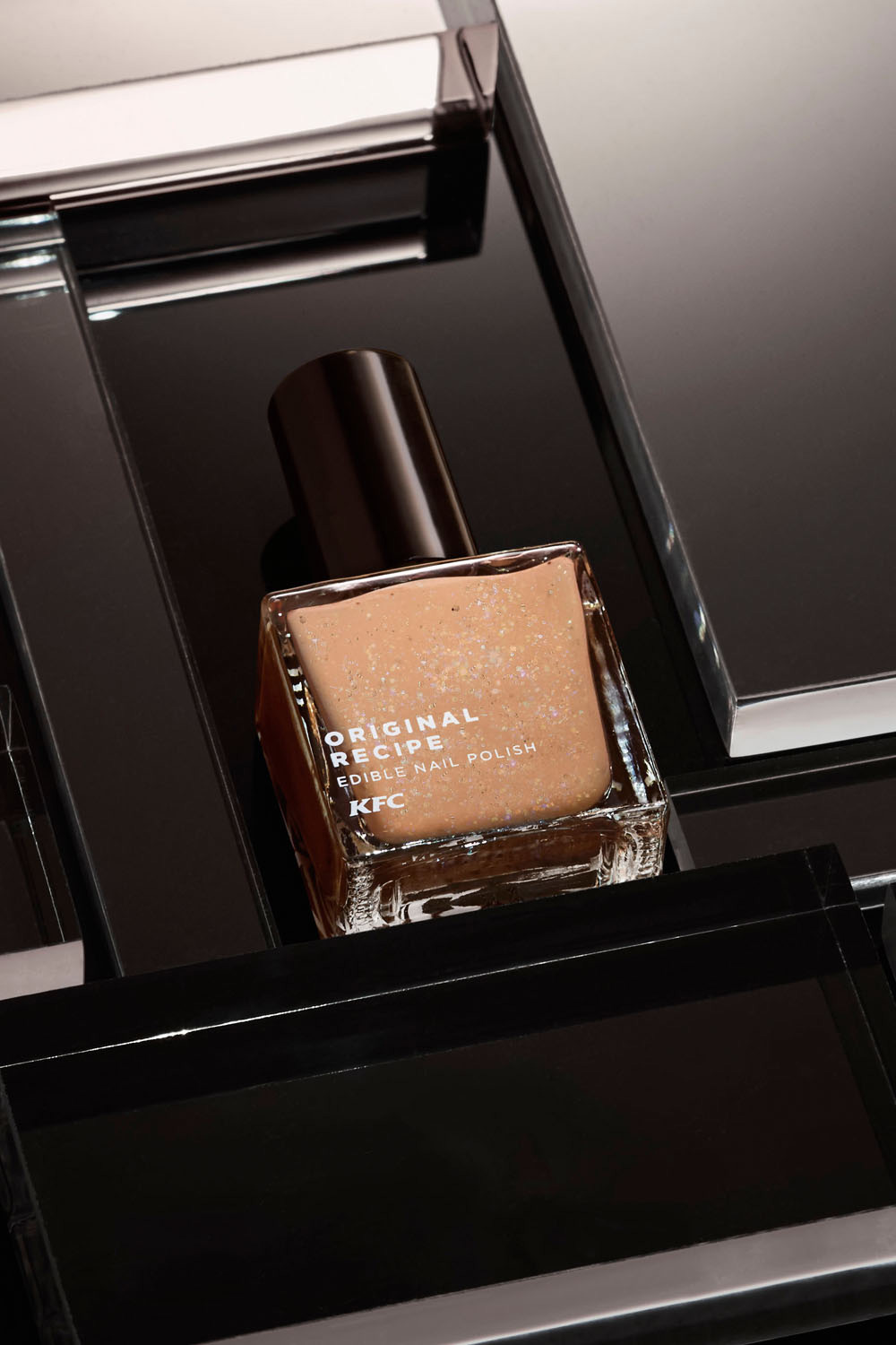 Esmalte de uñas de KFC con sabor a pollo