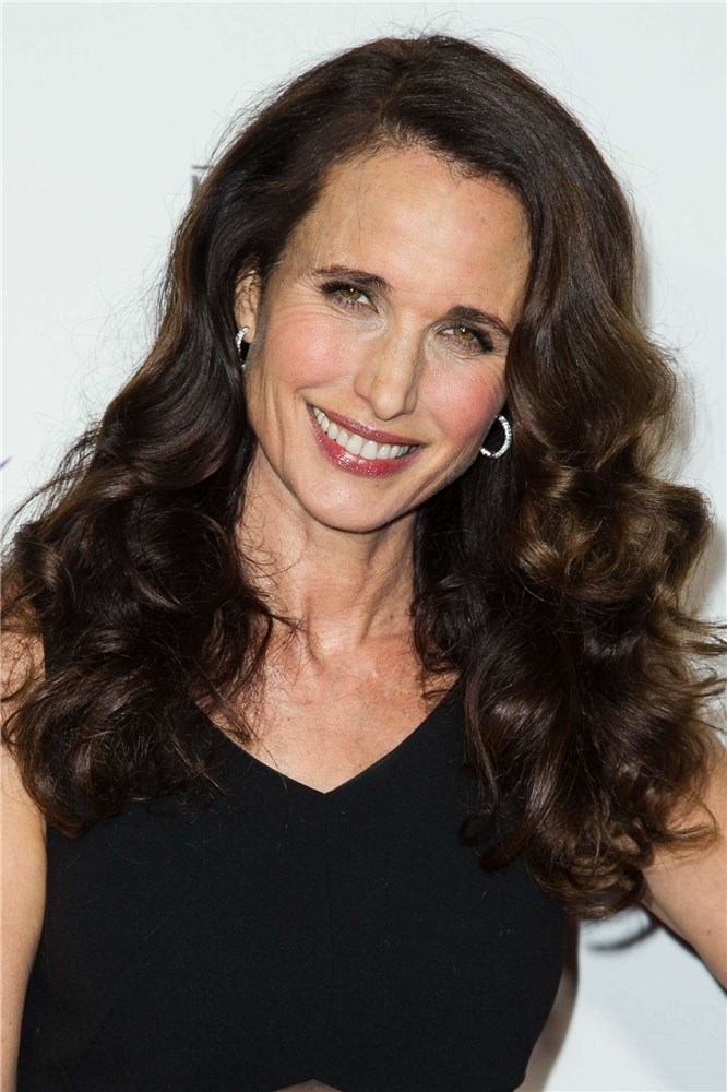 Famosas que disimulan su frente ancha