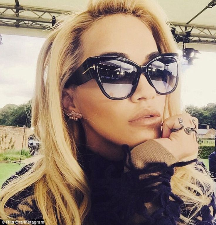 Celebrities llevando ropa y gafas de Tom Ford