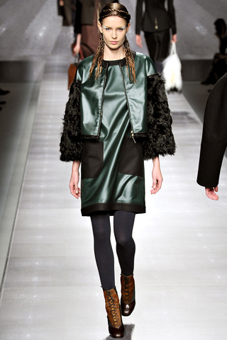 fendi____pasarela__741353662_320x480