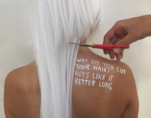 "Handle with care", fotos contra el sexismo de Rorä Blue