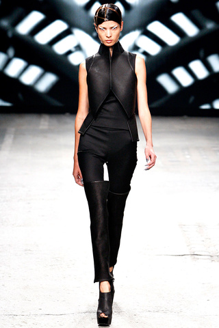 gareth_pugh___pasarela_104518672_320x480