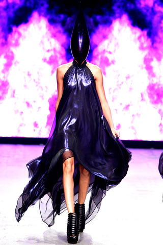 gareth_pugh___pasarela_203904449_320x480