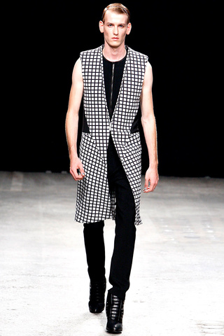 gareth_pugh___pasarela_241391765_320x480