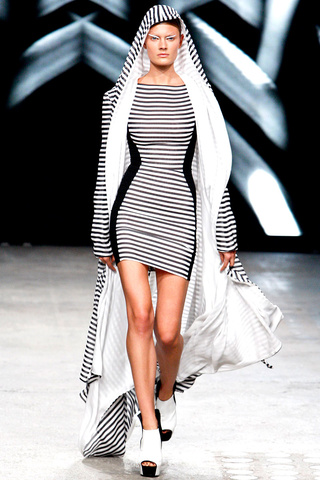 gareth_pugh___pasarela_323849148_320x480