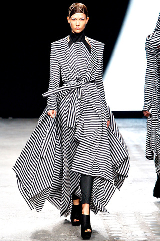 gareth_pugh___pasarela_361436732_320x480