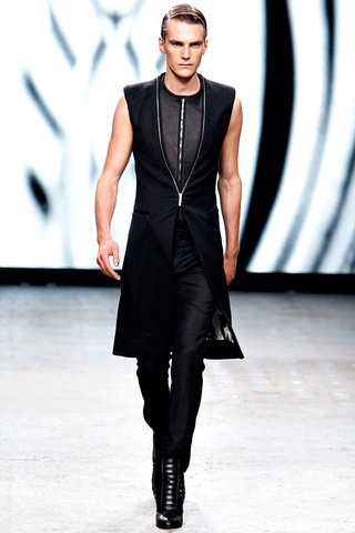 gareth_pugh___pasarela_434580651_320x480