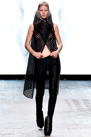 gareth_pugh___pasarela_690103120_320x480