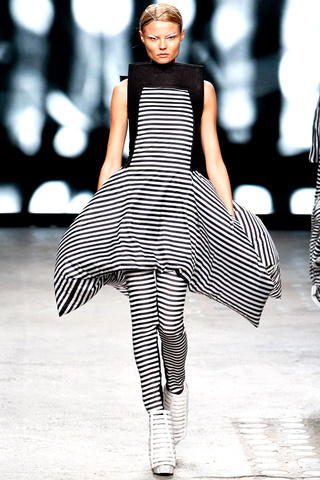 gareth_pugh___pasarela_957549225_320x480