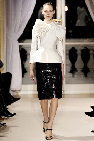 giambattista_valli___pasarela_103262523_320x480