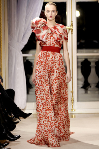 giambattista_valli___pasarela_234277834_320x480