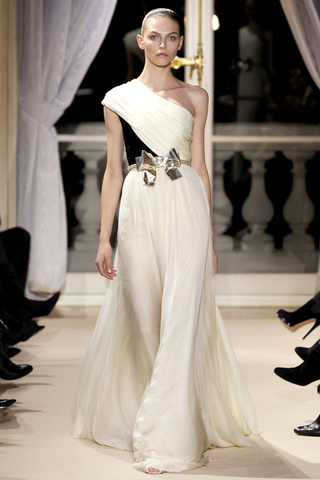 giambattista_valli___pasarela_381485803_320x480
