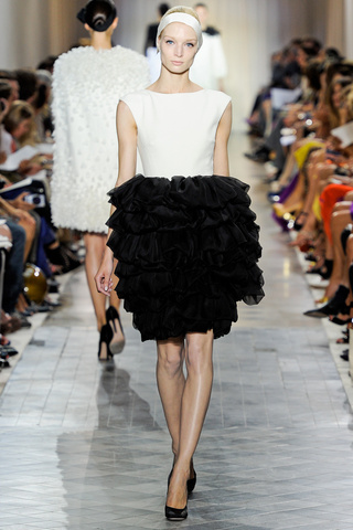 giambattista_valli___pasarela_203772694_320x480