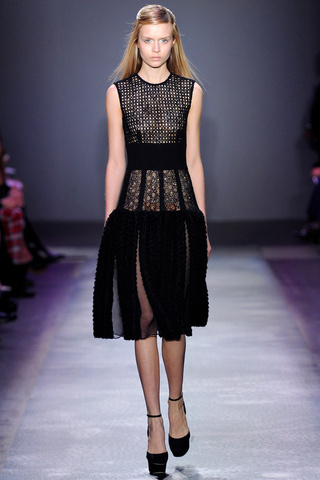 giambattista_valli___pasarela_231327438_320x480