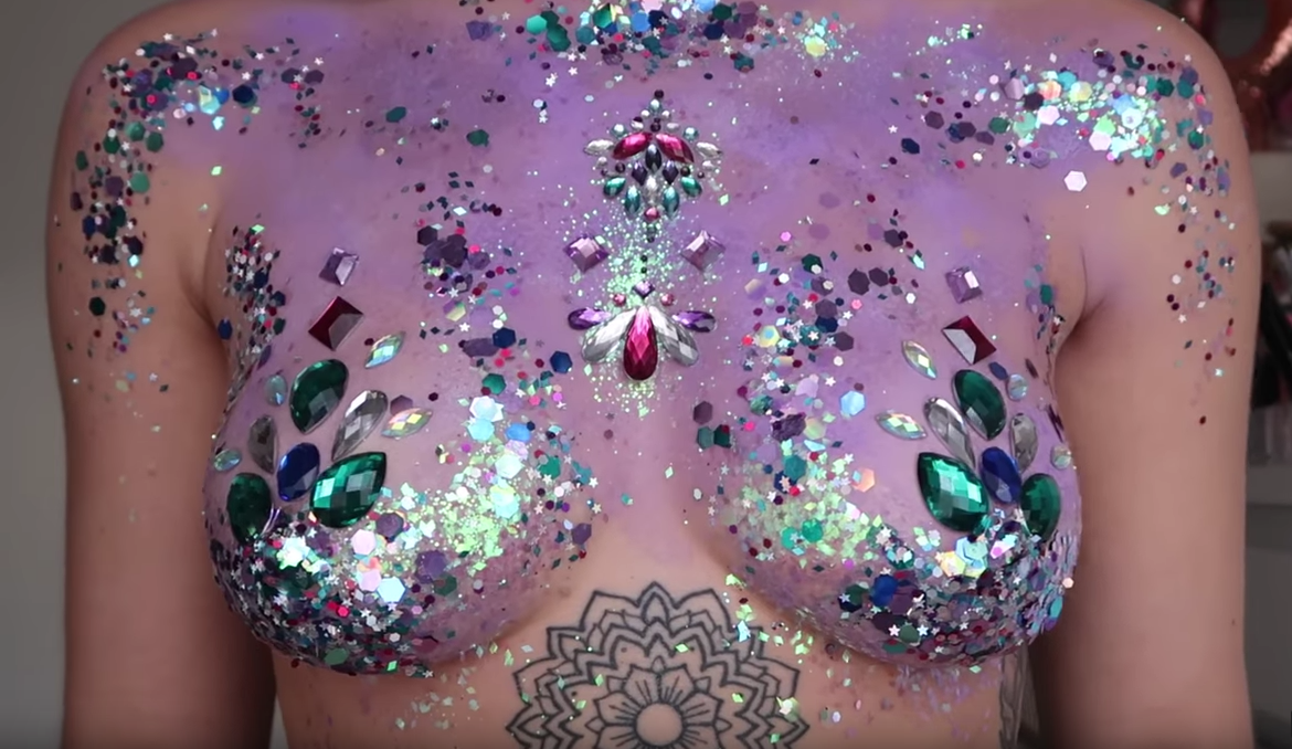Tendencia glitter boobs