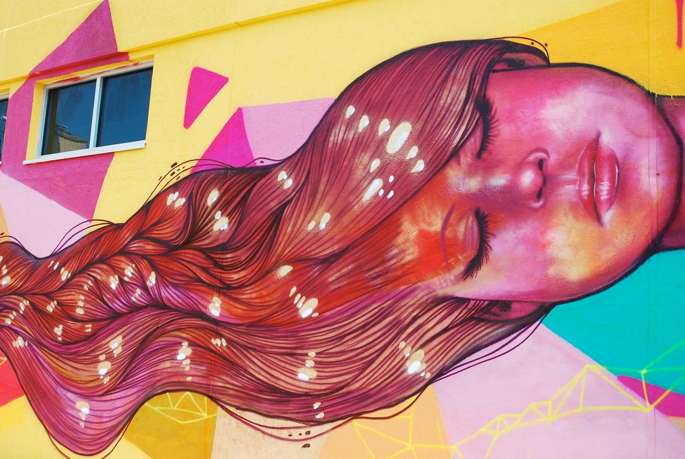 Graffitis contra la violencia de género de Panmela Castro