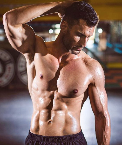 El Guardia Civil de Twitter ahora es modelo