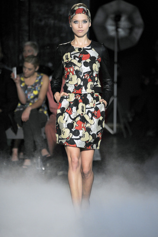 jean_charles_de_castelbajac___pasarela_715461171_320x480