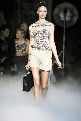 jean_charles_de_castelbajac___pasarela_779191765_320x480