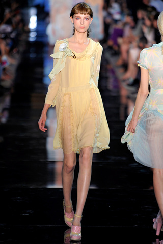 john_galliano___pasarela_964294258_320x480
