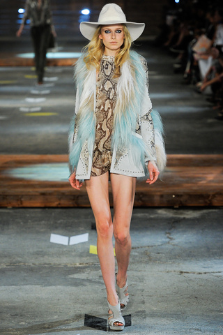 just_cavalli___pasarela_137659341_320x480