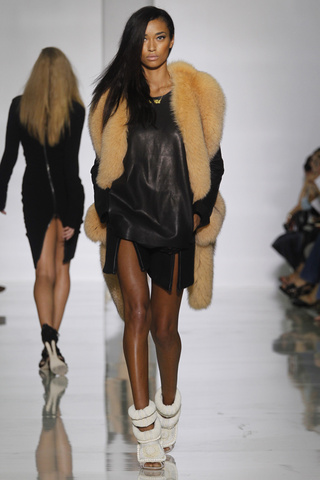 kanye_west___pasarela_225309653_320x480