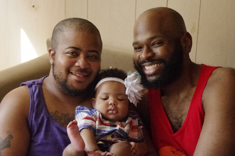 Hombre transgénero embarazado