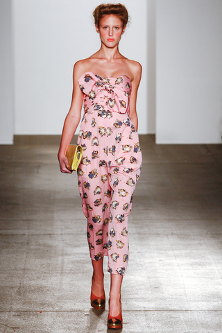 karen_walker___pasarela_823337092_320x480