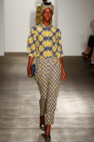 karen_walker___pasarela_910156426_320x480