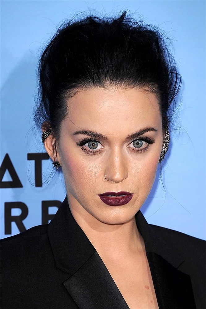 Labios en tonos burdeos