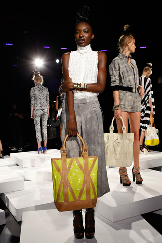 l_a_m_b___l_a_m_b__primevera_verano_2012_760396551_320x480