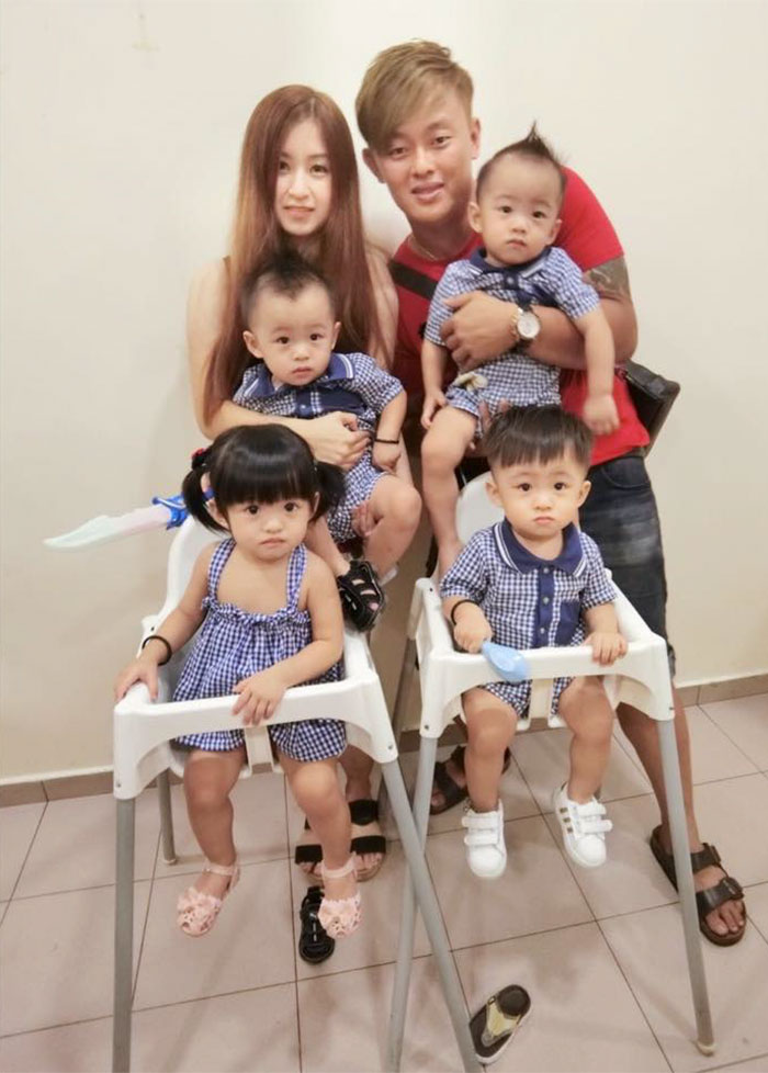 Critican a una madre de cuatrillizos por sus estrías