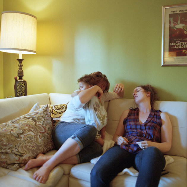 Madre retrata los dos primeros años de maternidad