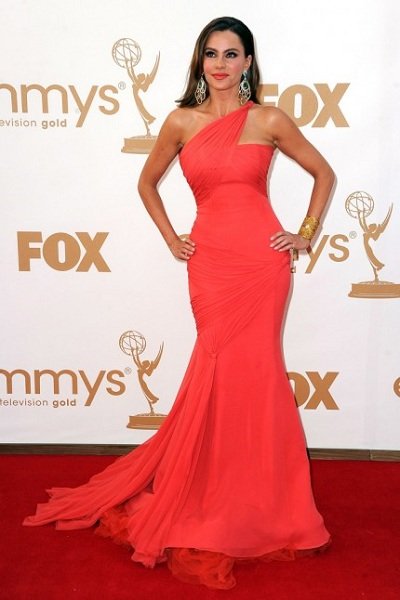 sofia_vergara_vera_wang_emmys_2011