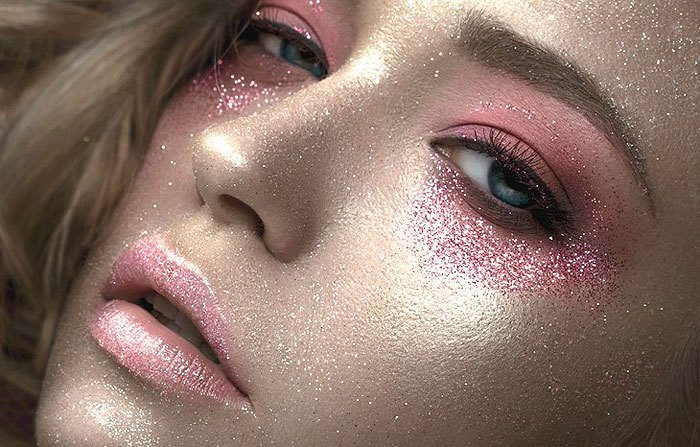 Maquillaje con brillo para Navidad 