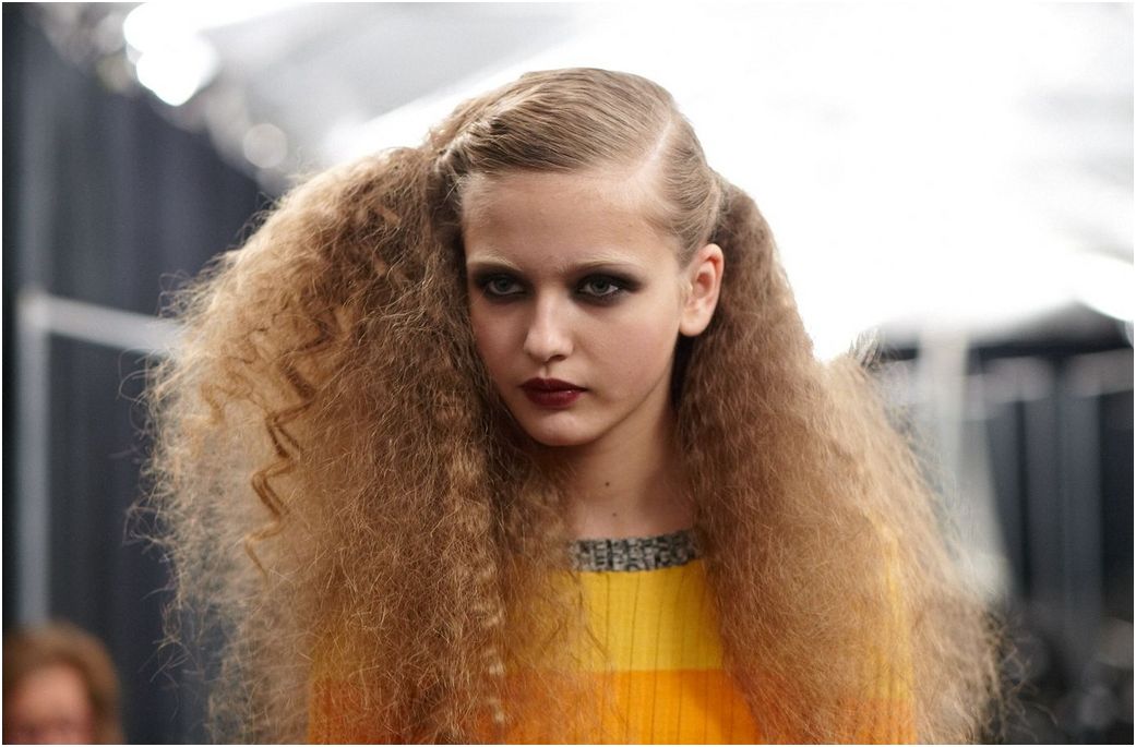 Look pelo encrespado Comme des Garçons